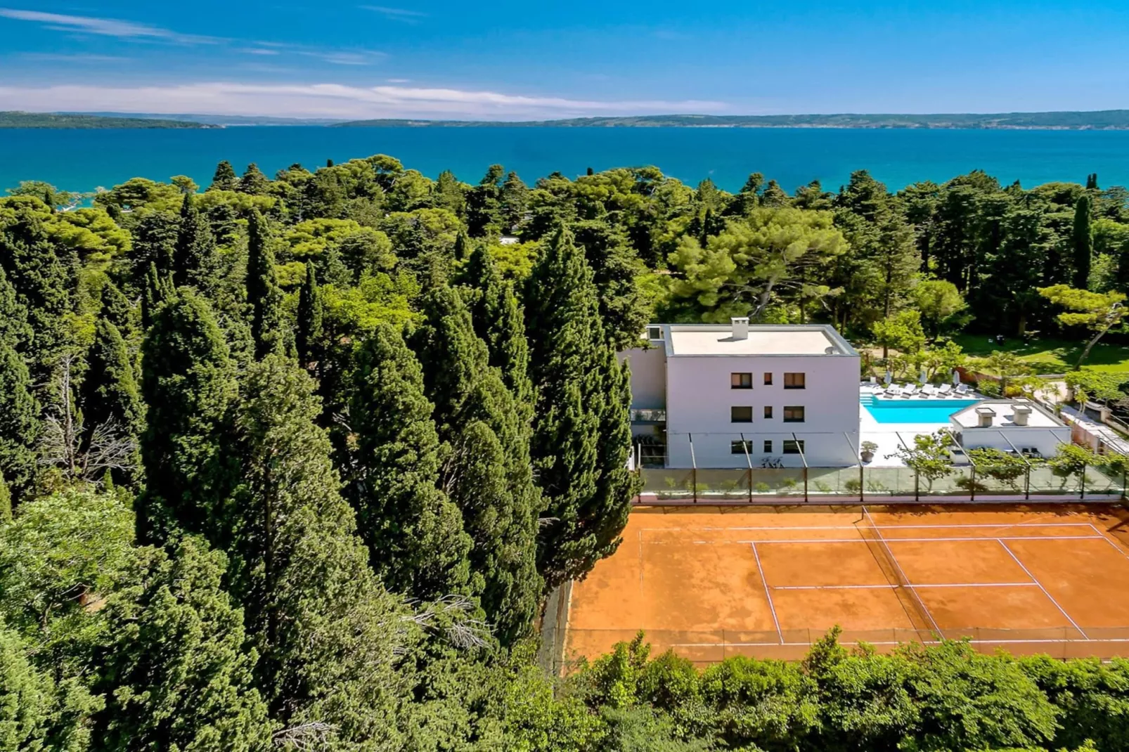 Luxury Villa Velvet Bourbon Split w/ Pool & Tennis - Areas within 1km in summer