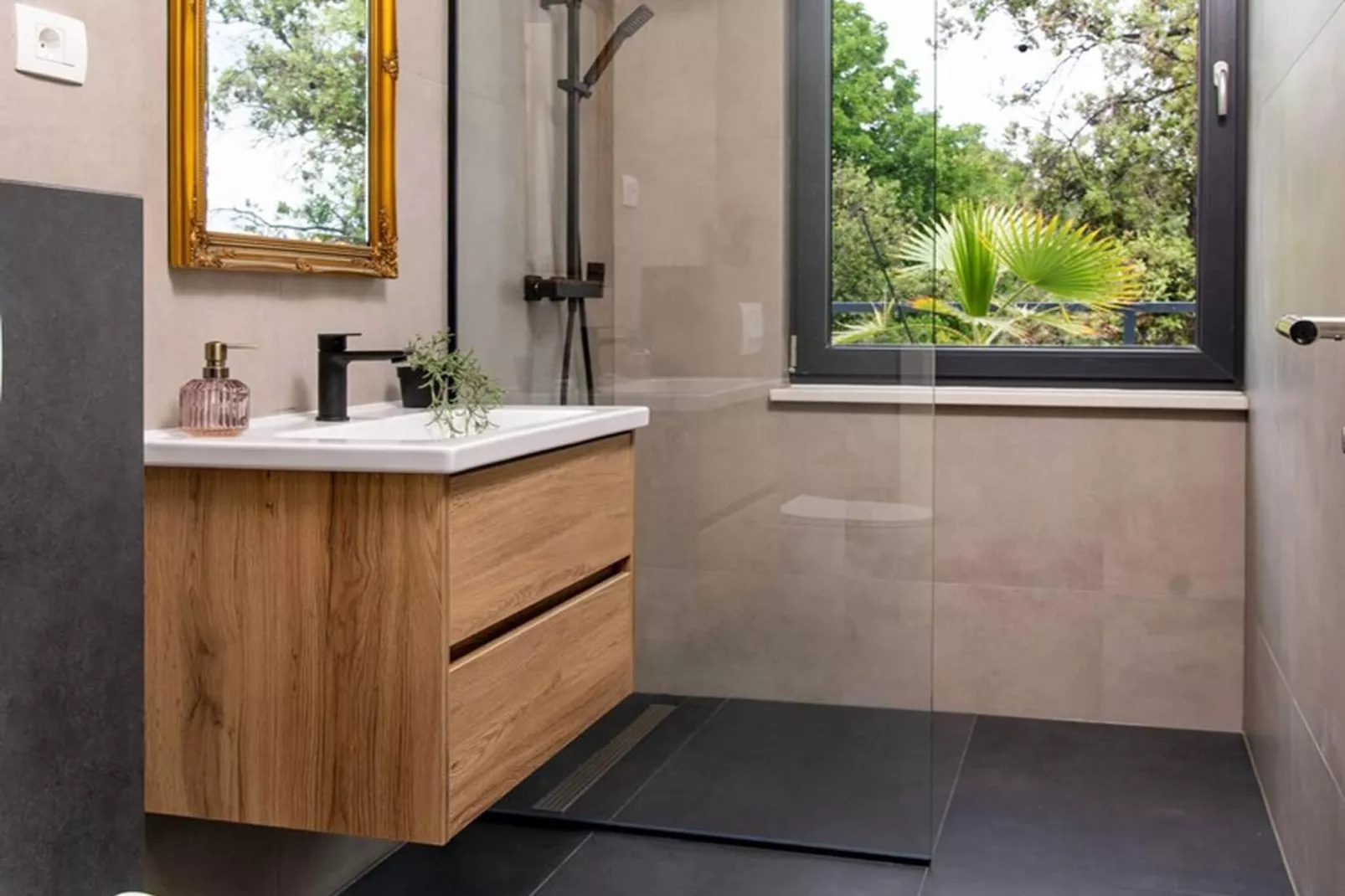 Luxury Villa Soleia Skrip with Private Pool - Salle de bain