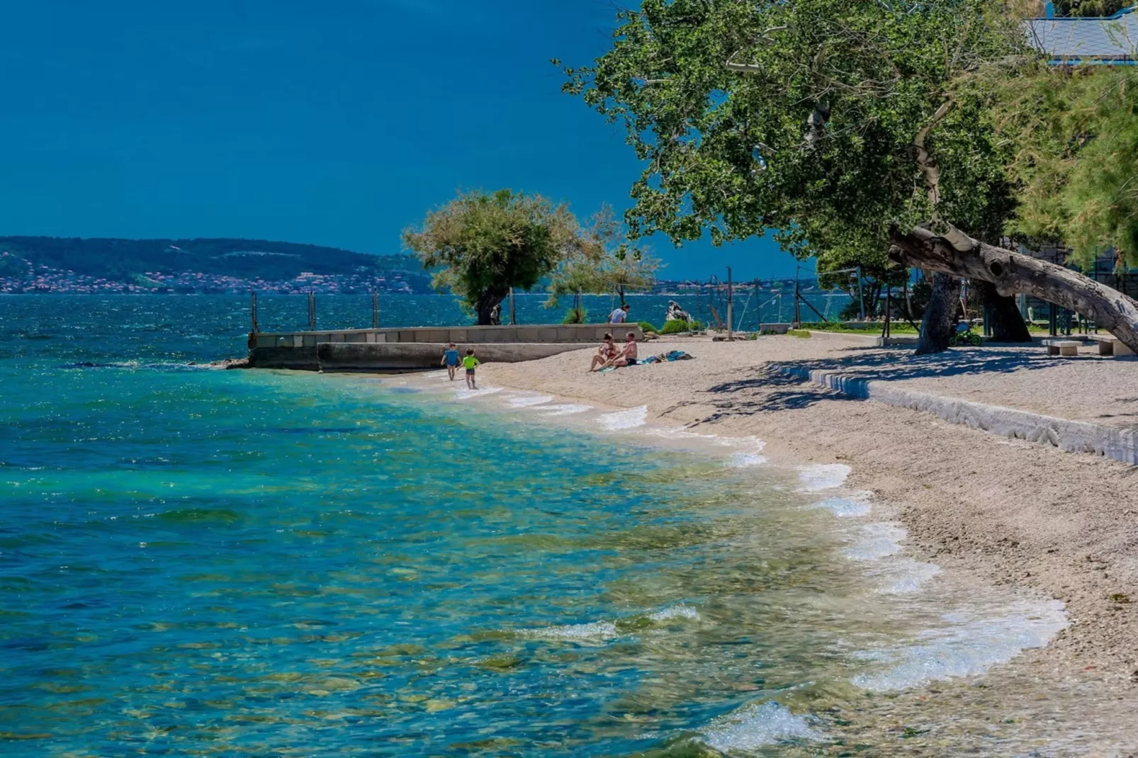 Luxury Villa Velvet Bourbon Split w/ Pool & Tennis - Areas within 5km in summer