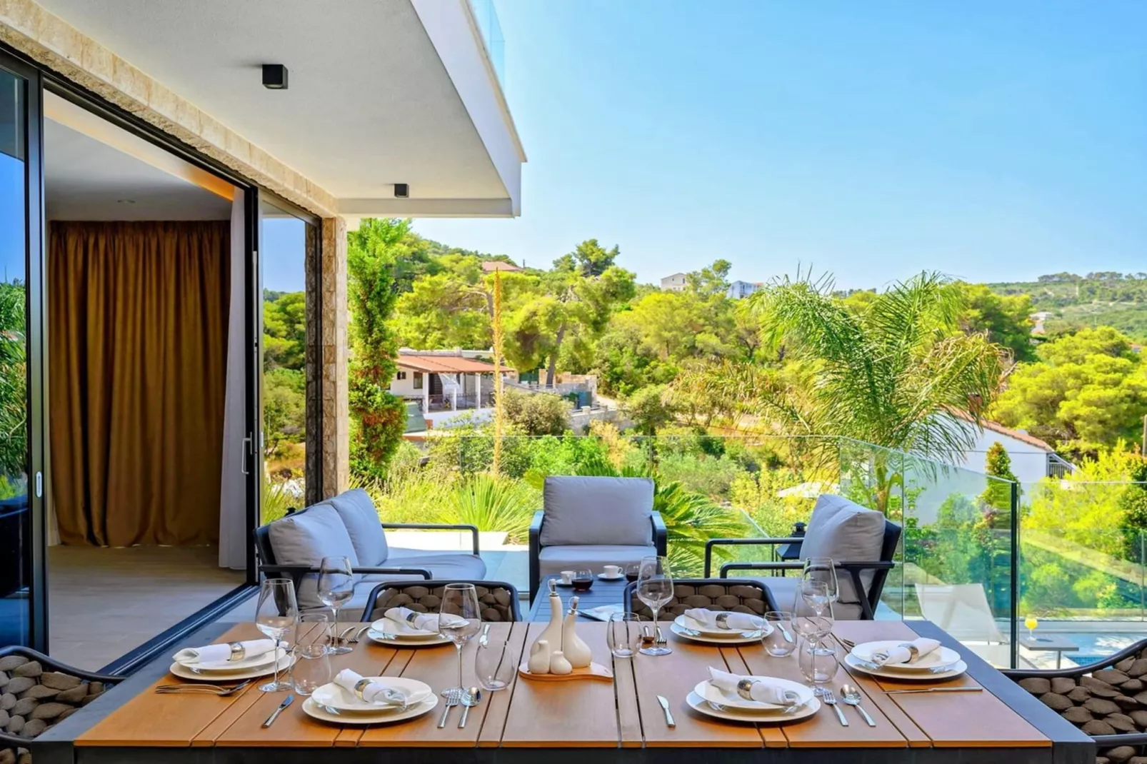 Luxury Seafront Villa Raquel Solta with Pool, Gym - Terrasse/Balkon