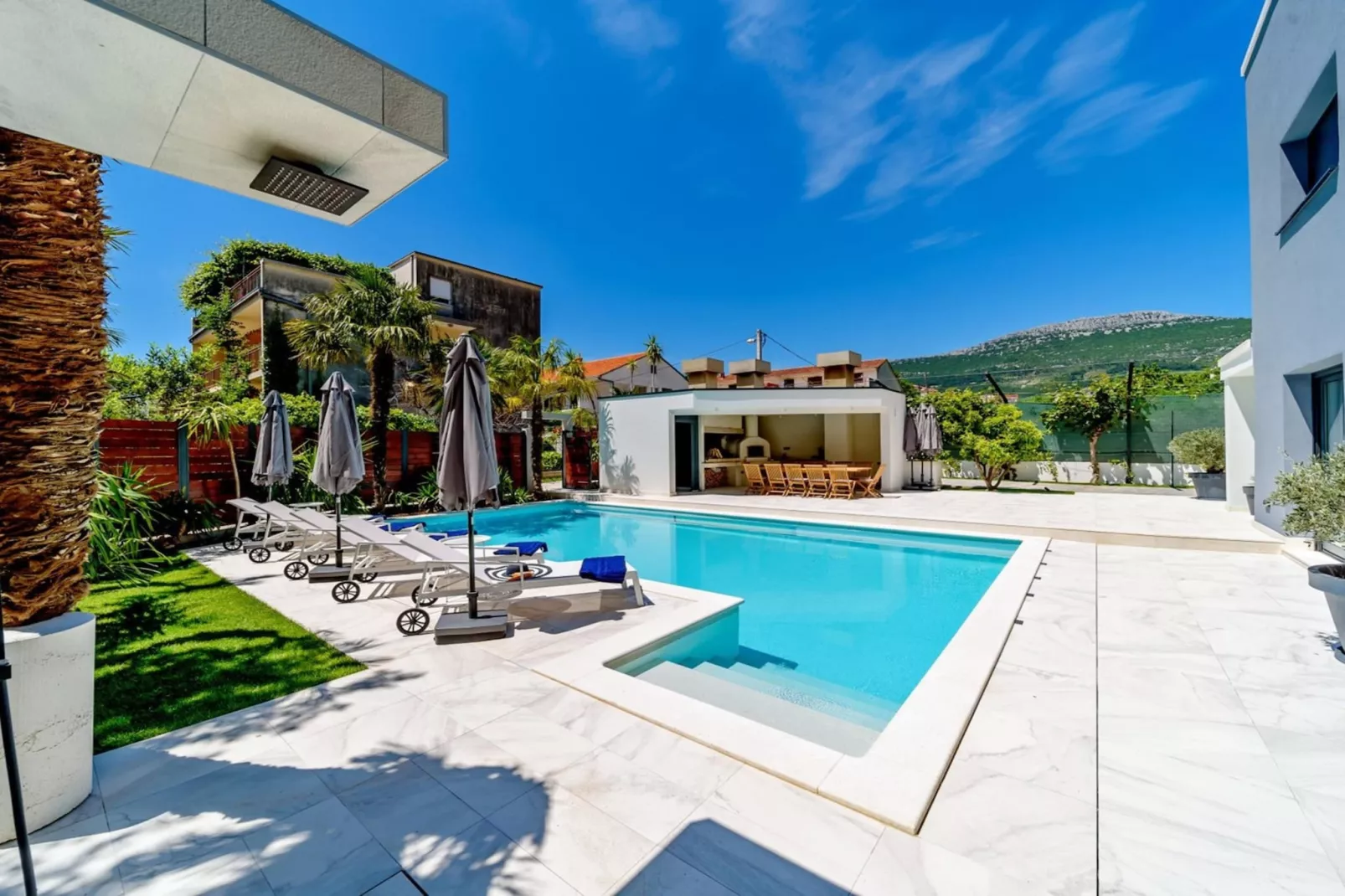 Luxury Villa Velvet Bourbon Split w/ Pool & Tennis - Swimming pool