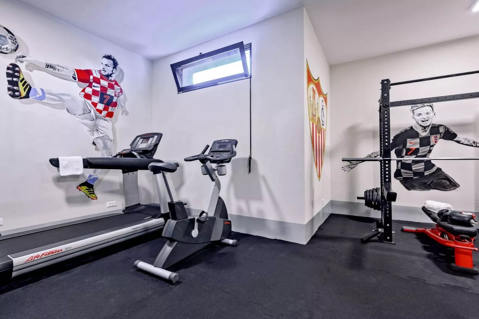 Luxury Seafront Villa Raquel Solta with Pool, Gym - Ausstattung