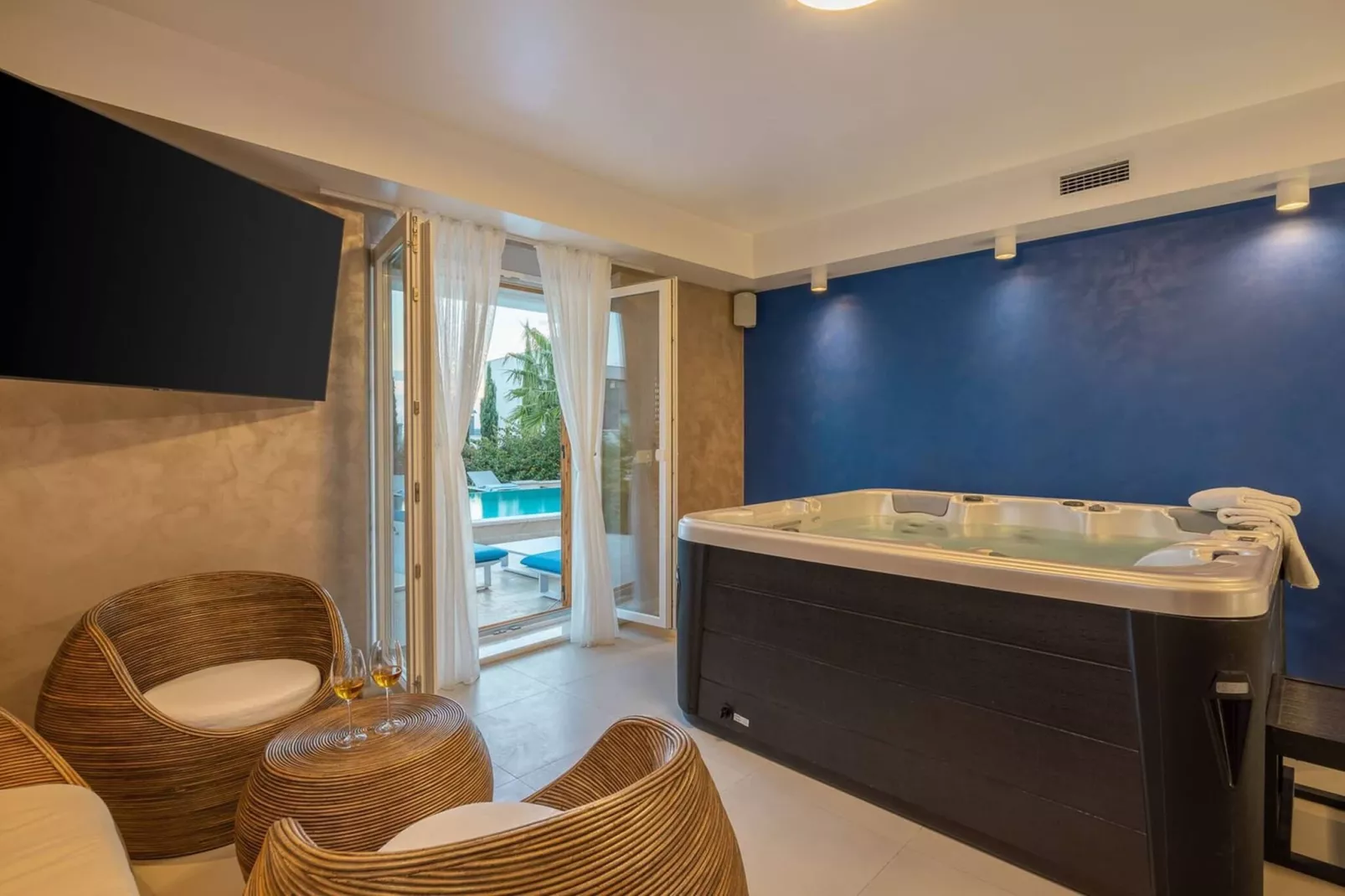 Luxury Seafront Villa Castello Rogoznica with Pool - Facilities