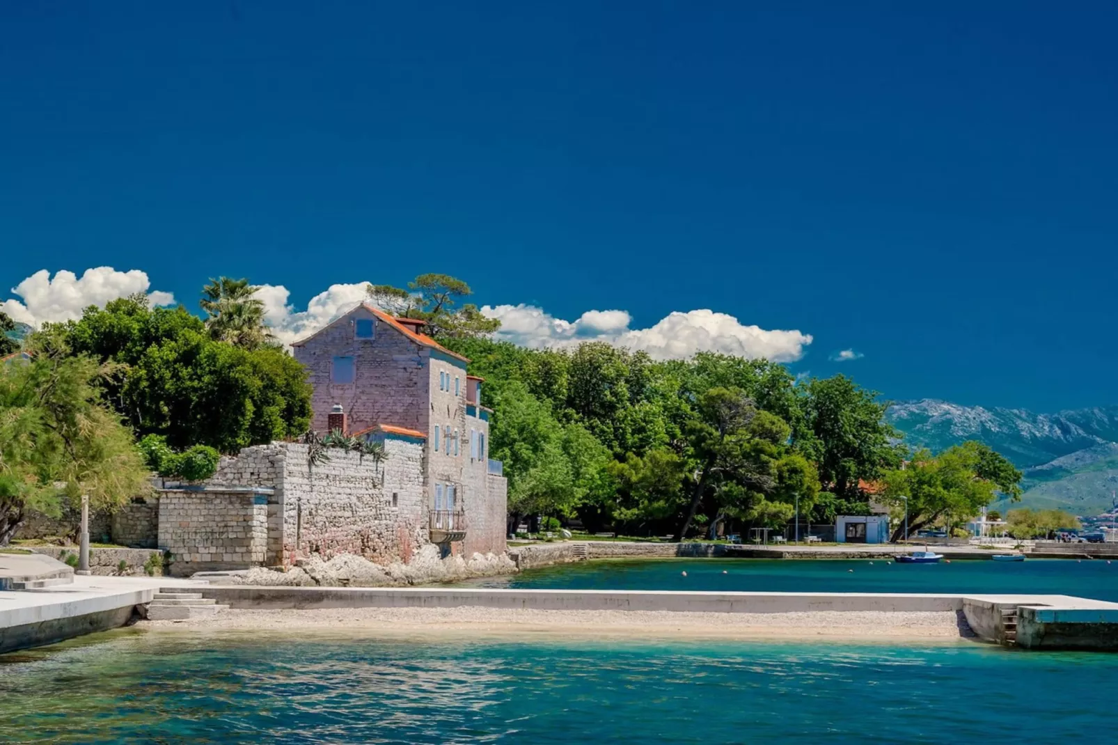 Luxury Villa Velvet Bourbon Split w/ Pool & Tennis - Areas within 5km in summer