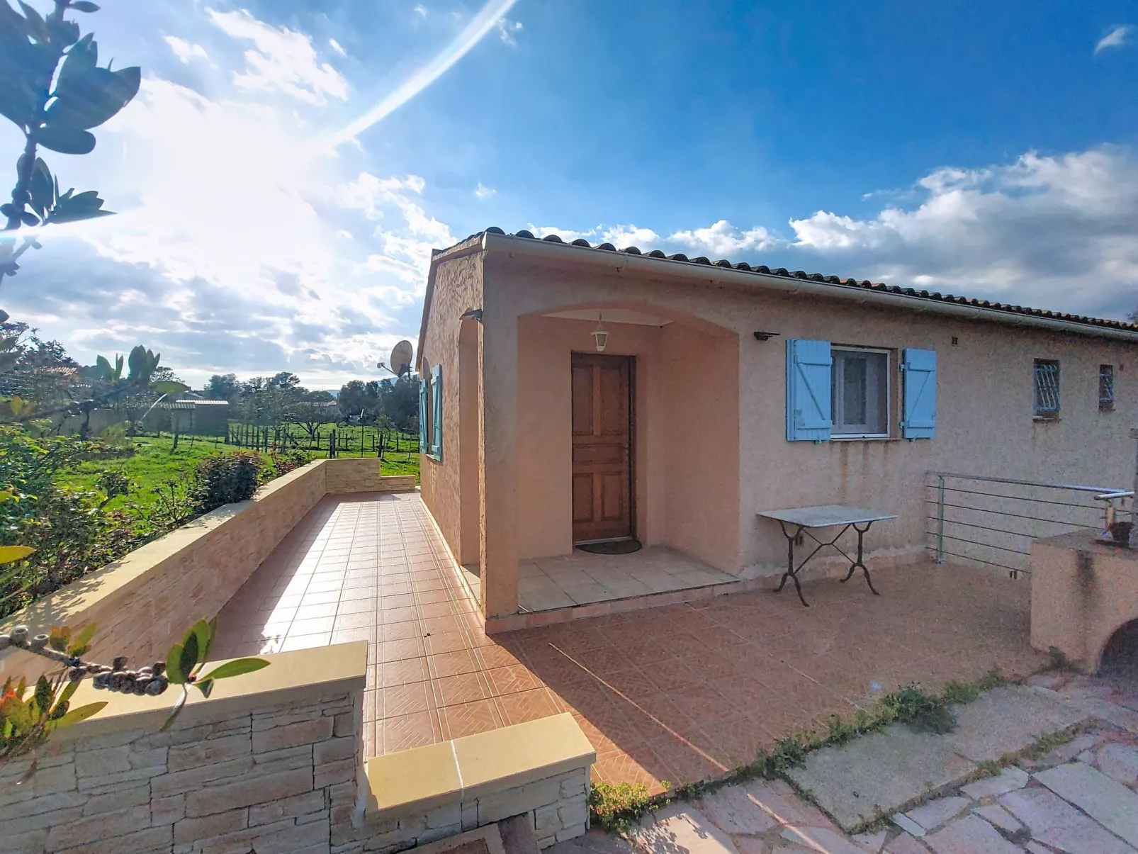 Les Rosiers - Outside