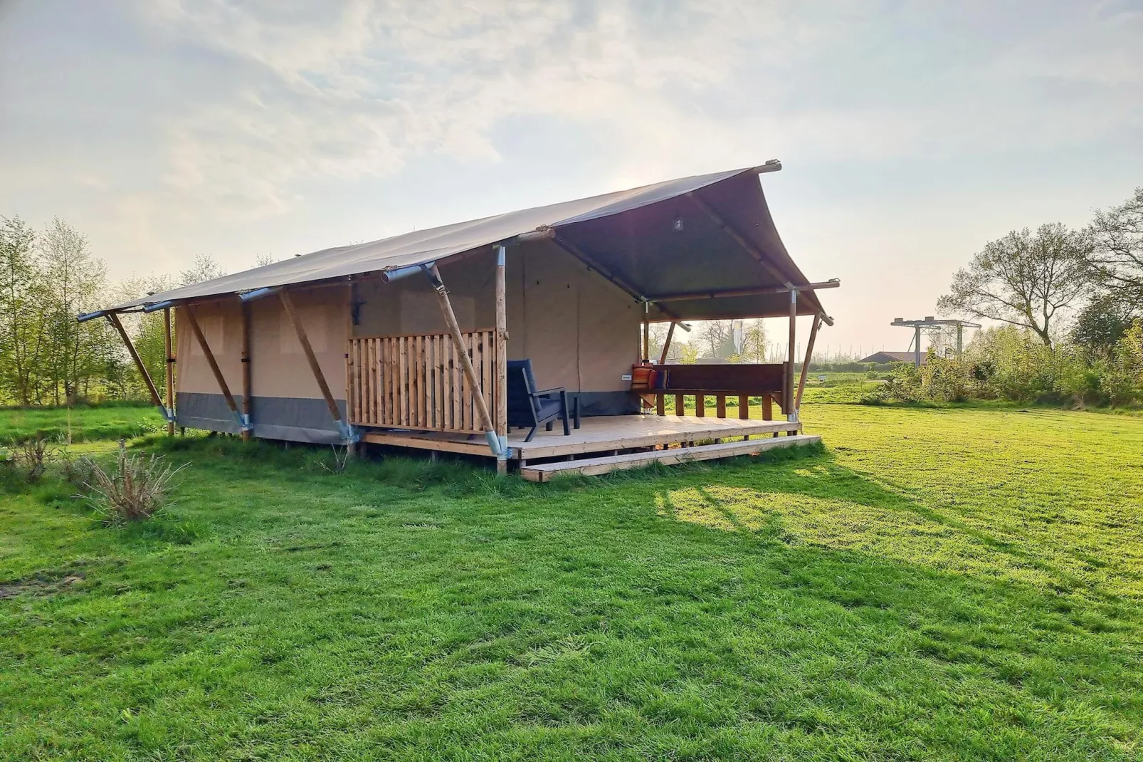 Luxe glamping met badkamer 1
