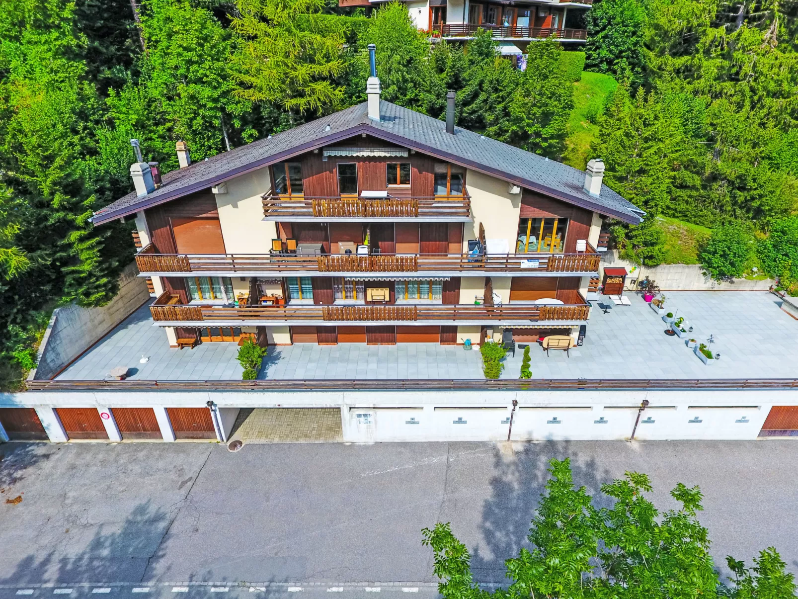 Tourbillon B 31 - Outside