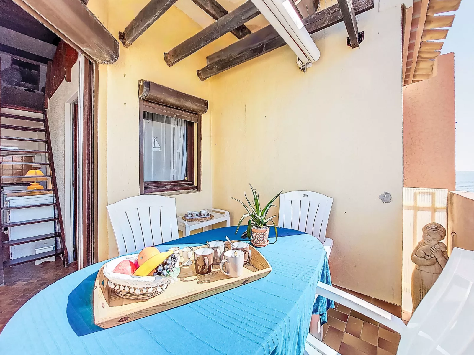 Front de Mer - Outside