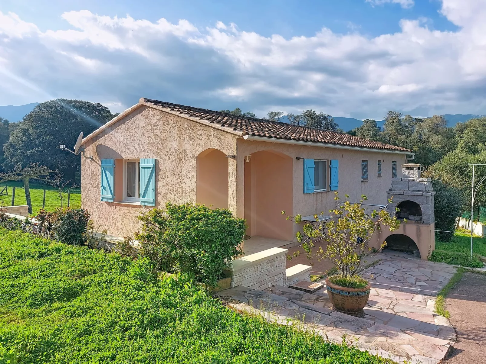 Les Rosiers - Outside