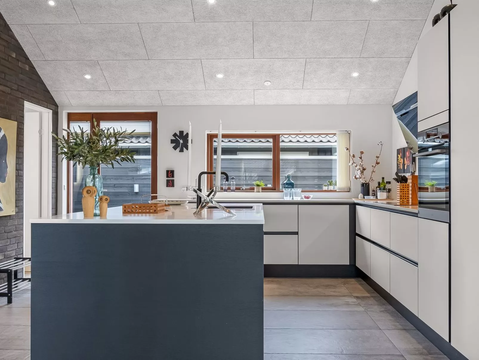 "Aaran" - 700m from the sea