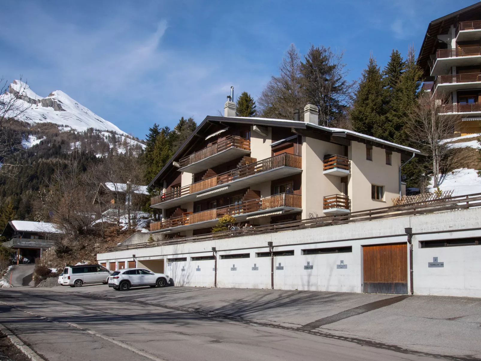 Tourbillon B 31 - Outside