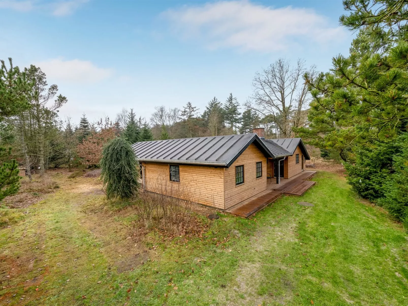 "Anu" - 2km to the fjord