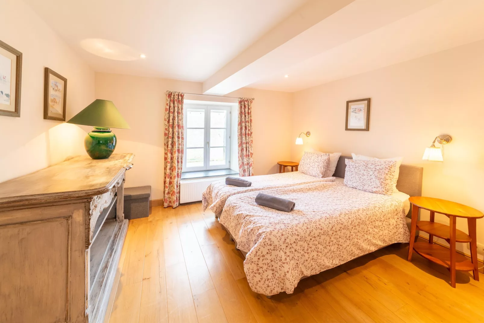 La Cour de Himbe - Exterior in summer