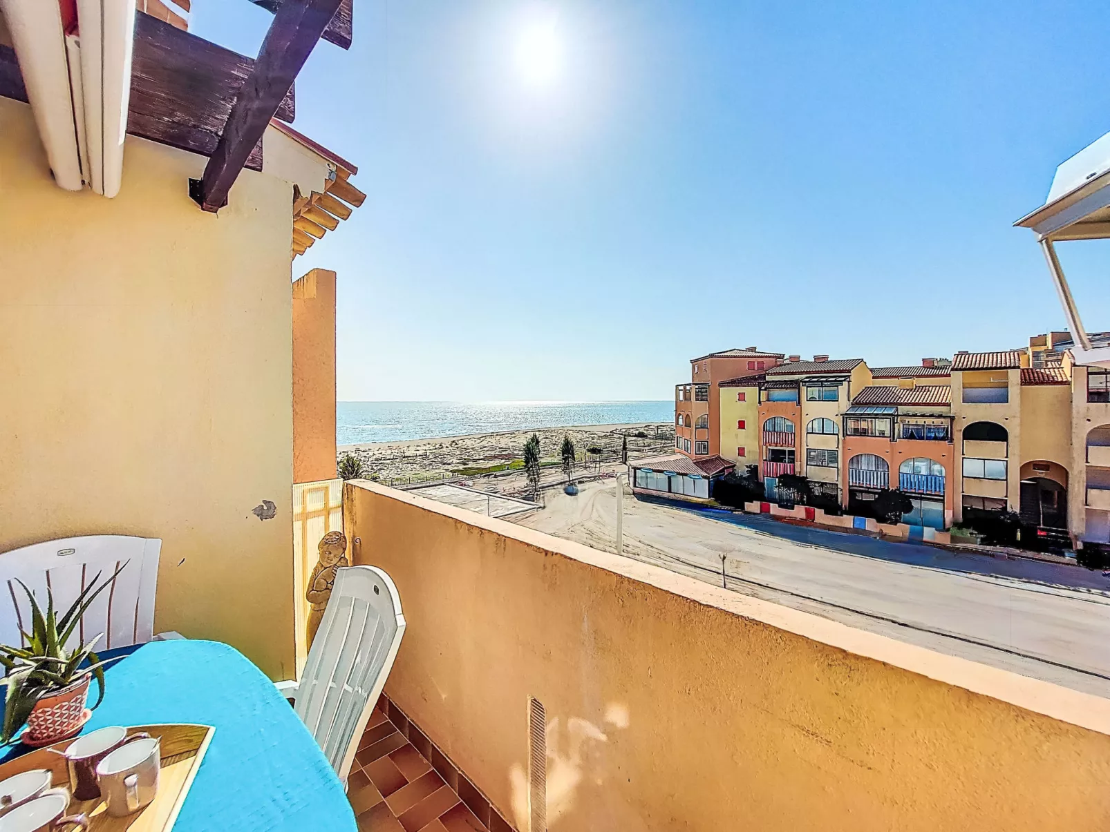 Front de Mer - Outside