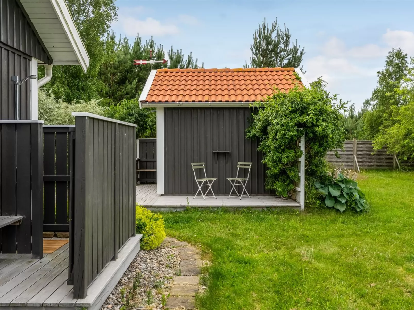 "Thine" - 800m from the sea - Drinnen