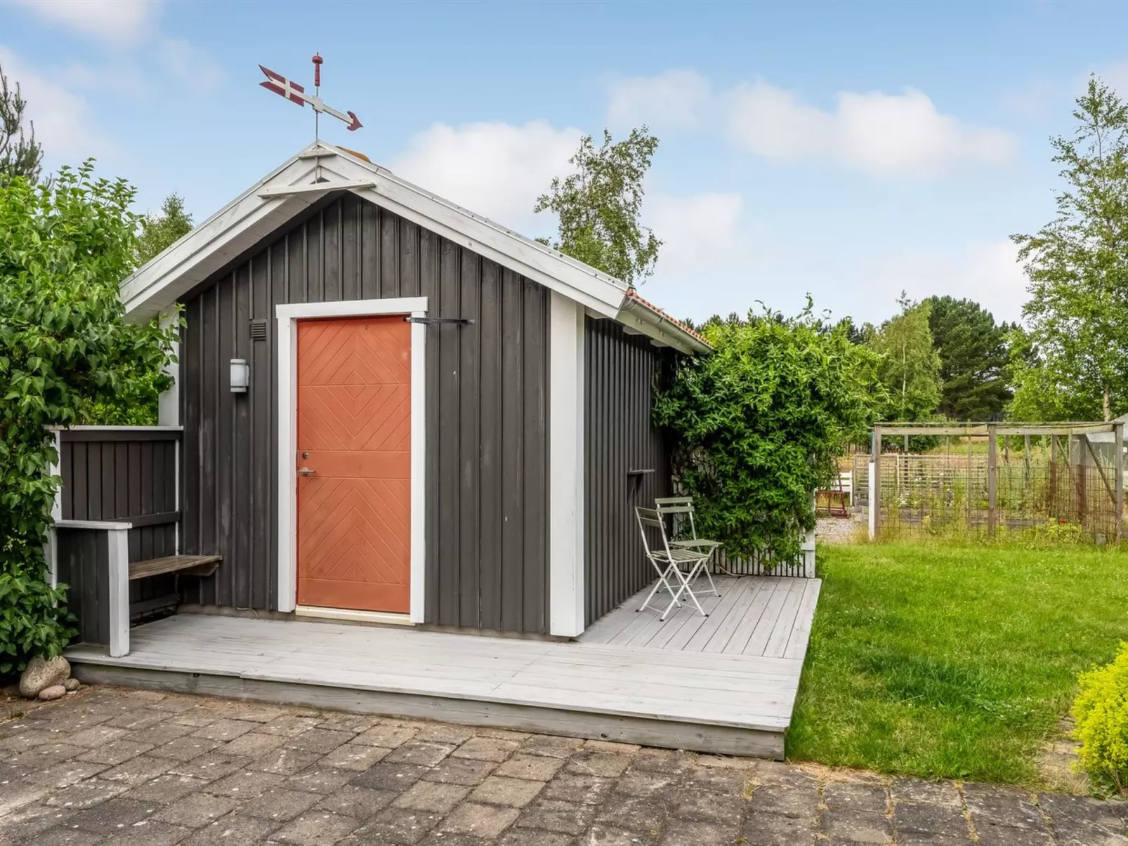 "Thine" - 800m from the sea - Drinnen