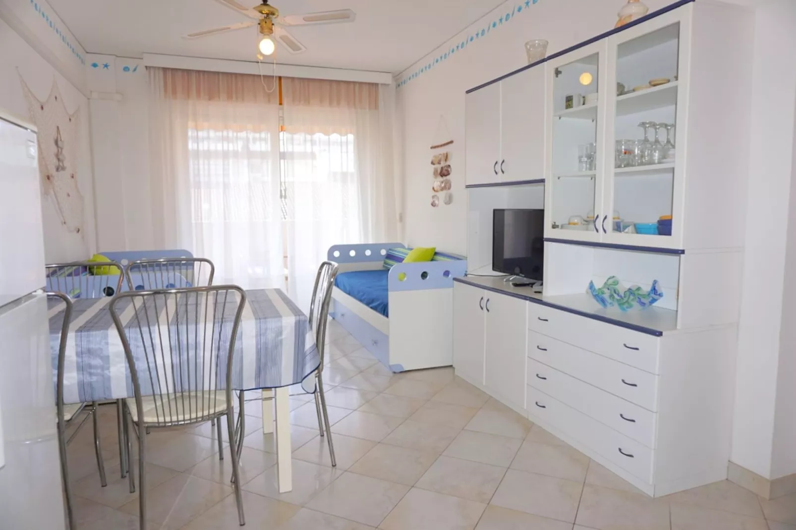 Holiday 18A - Living room