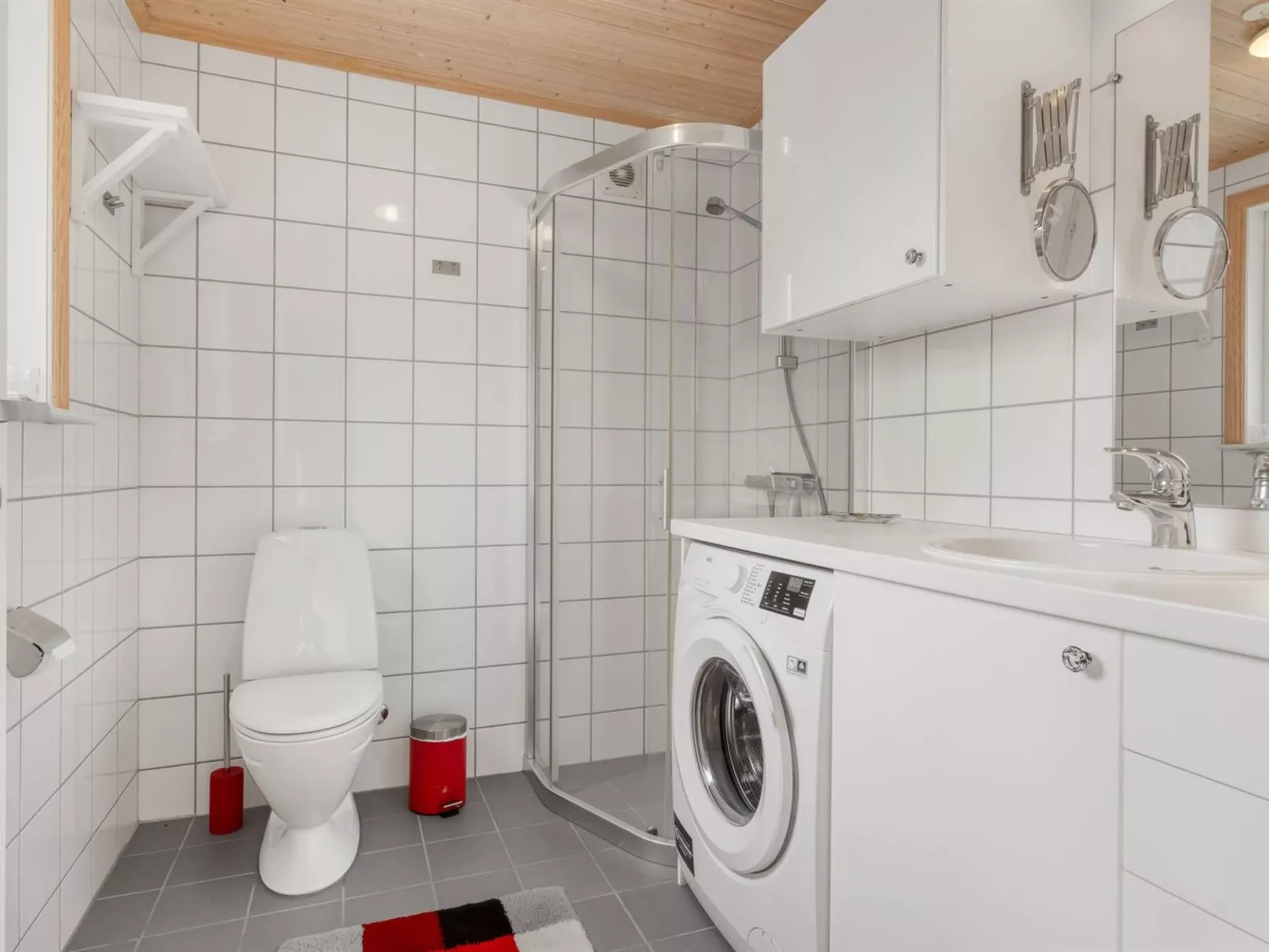 "Thine" - 800m from the sea - Drinnen