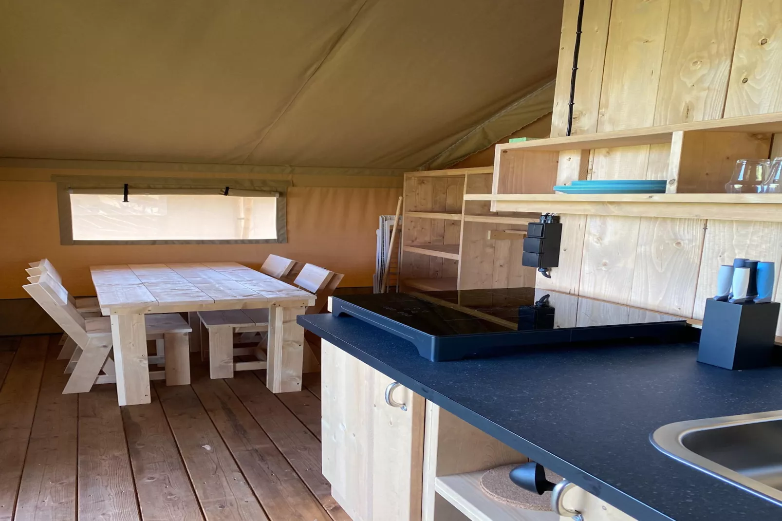 Luxe glamping met badkamer 2 - Wohnzimmer