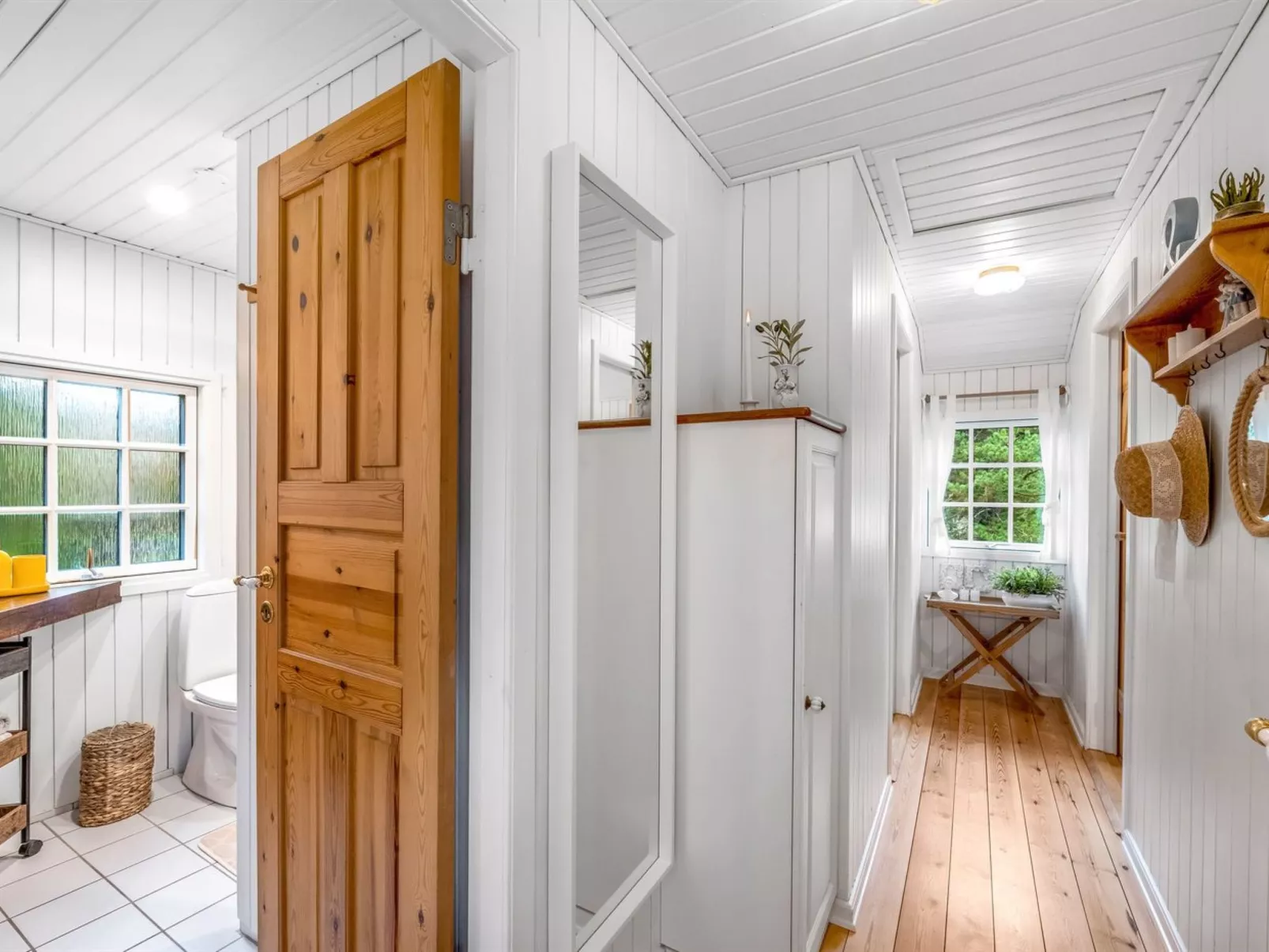 "Anu" - 2km to the fjord - Inside