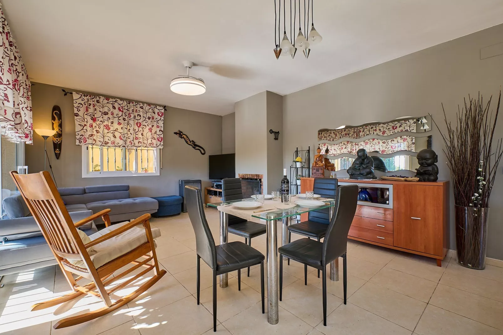 Sol y Mar - Dining room