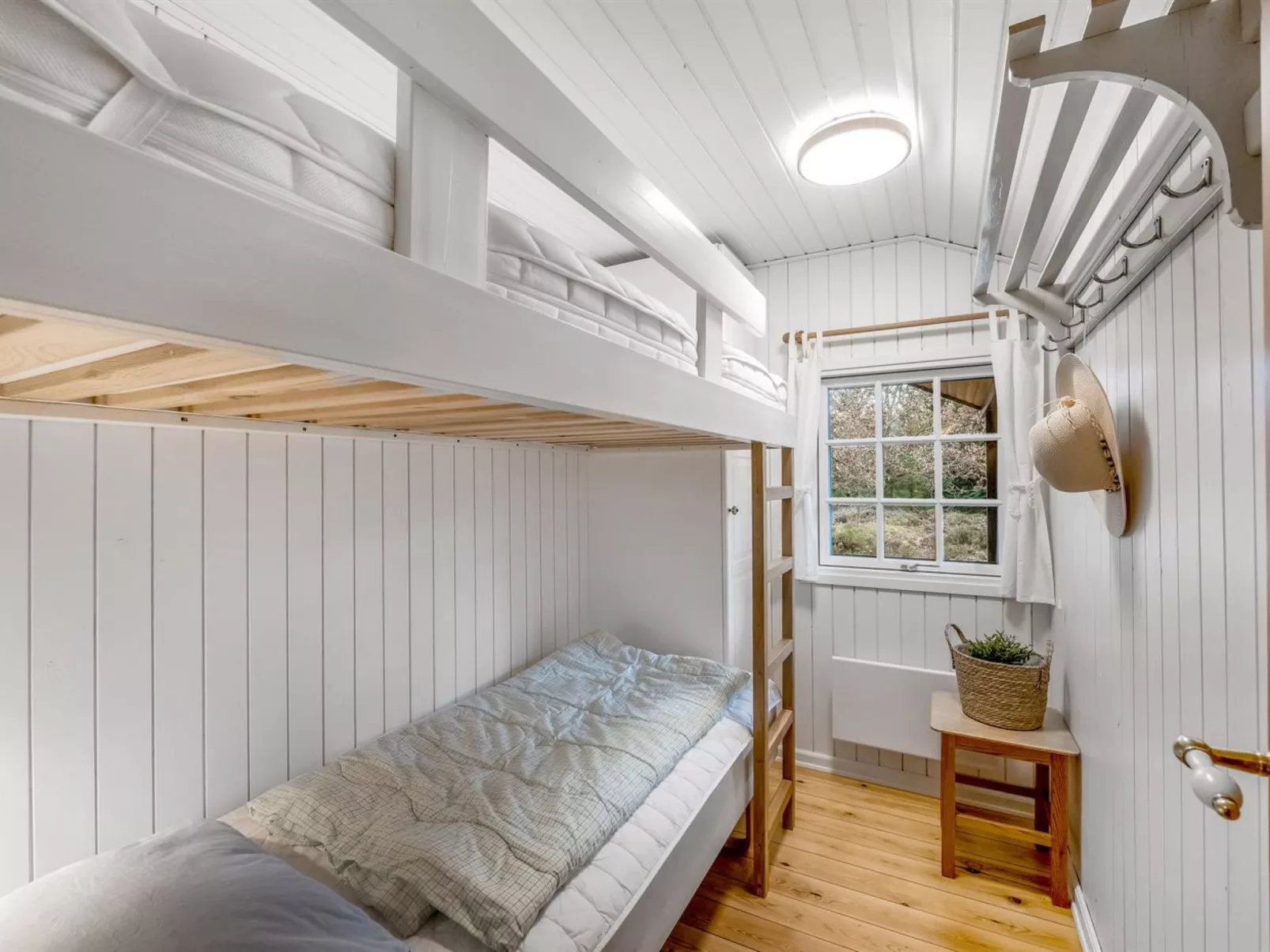 "Anu" - 2km to the fjord - Inside