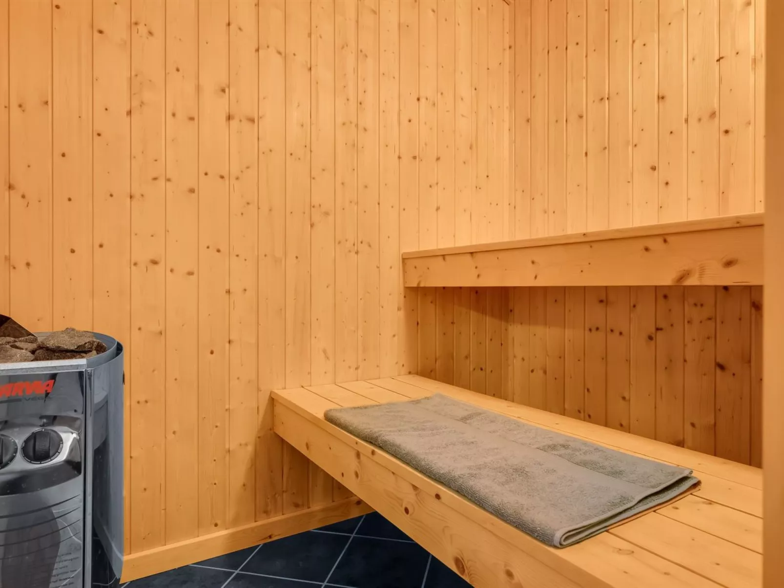 "Erikka" - 40km from the sea - Inside