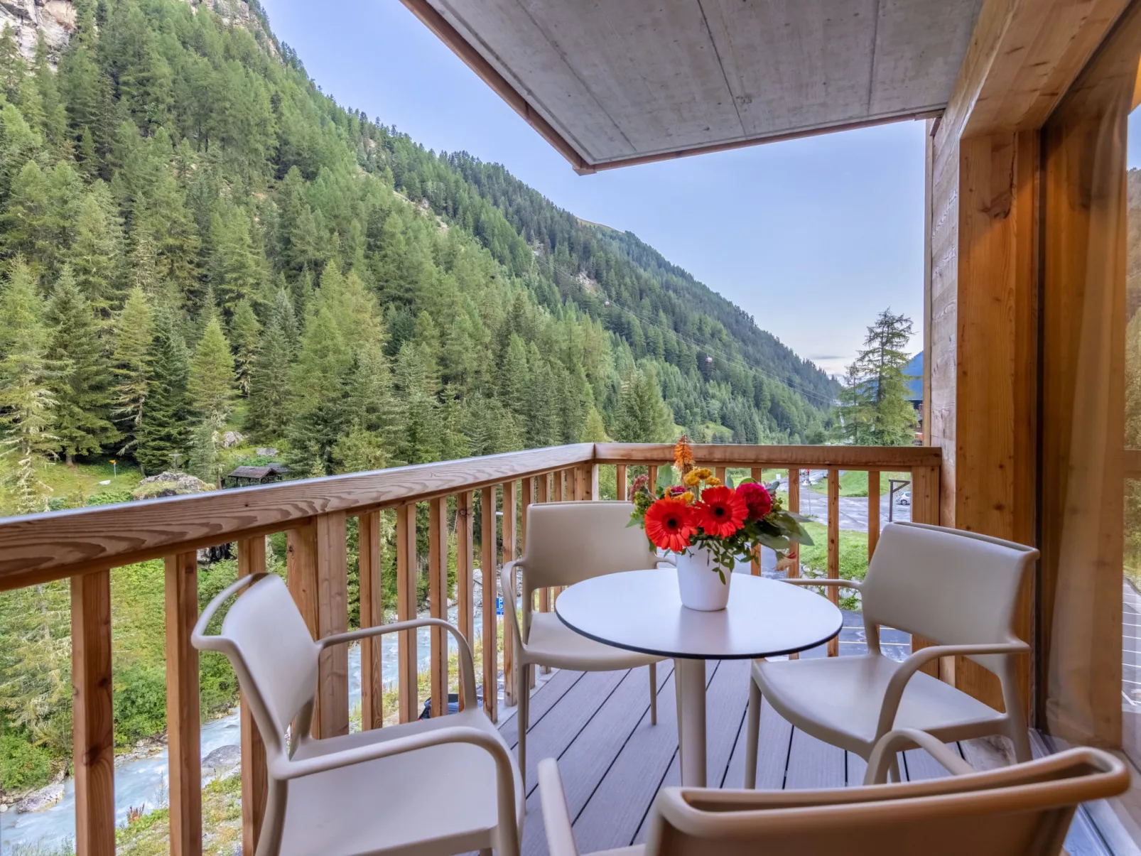 SWISSPEAK Resorts Zinal - Outside