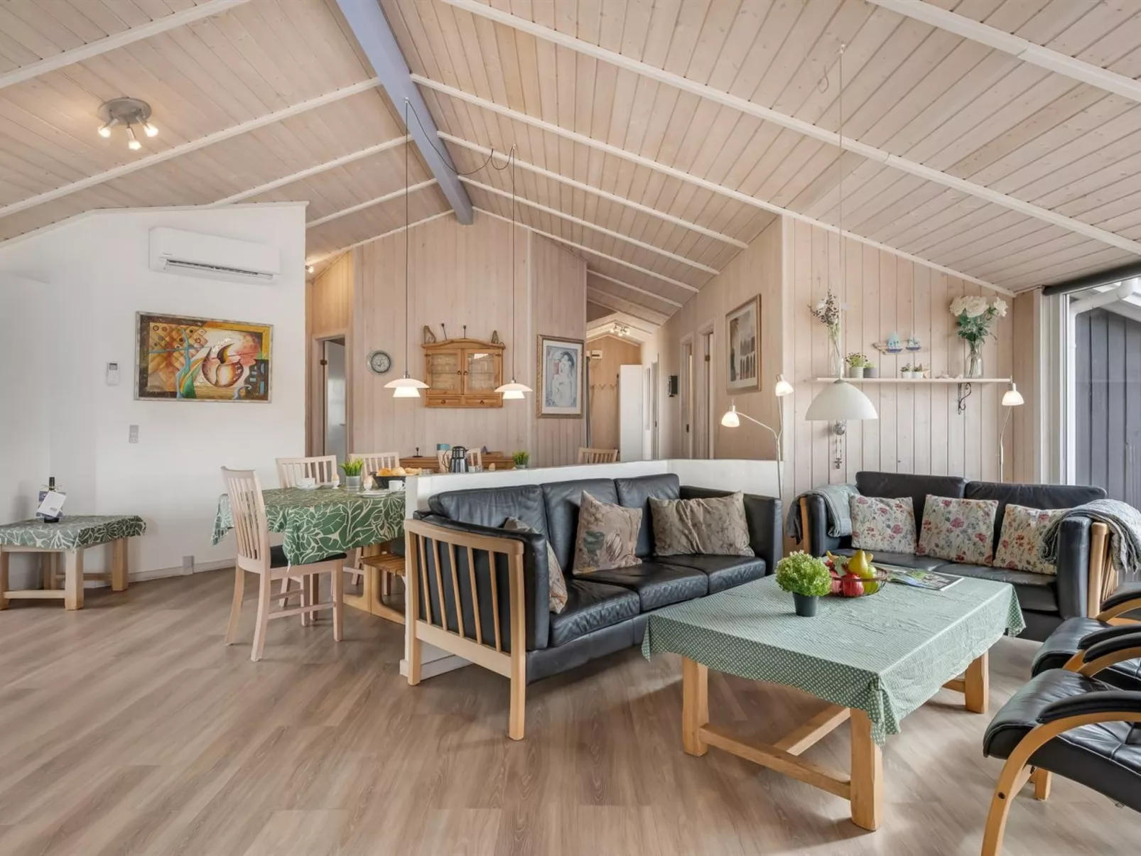 "Petkana" - 700m from the sea - Drinnen