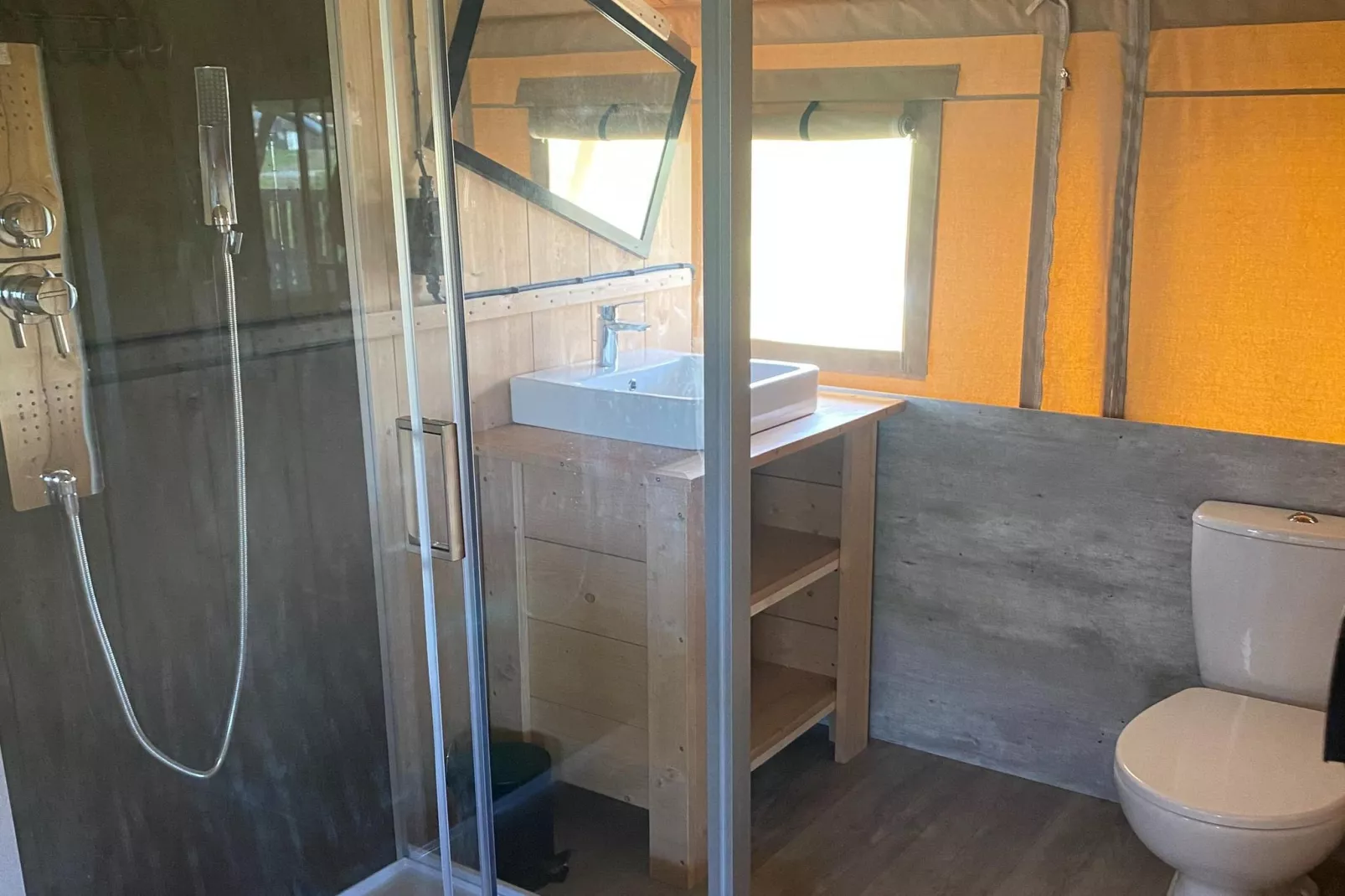 Luxe glamping met badkamer 1 - Badezimmer