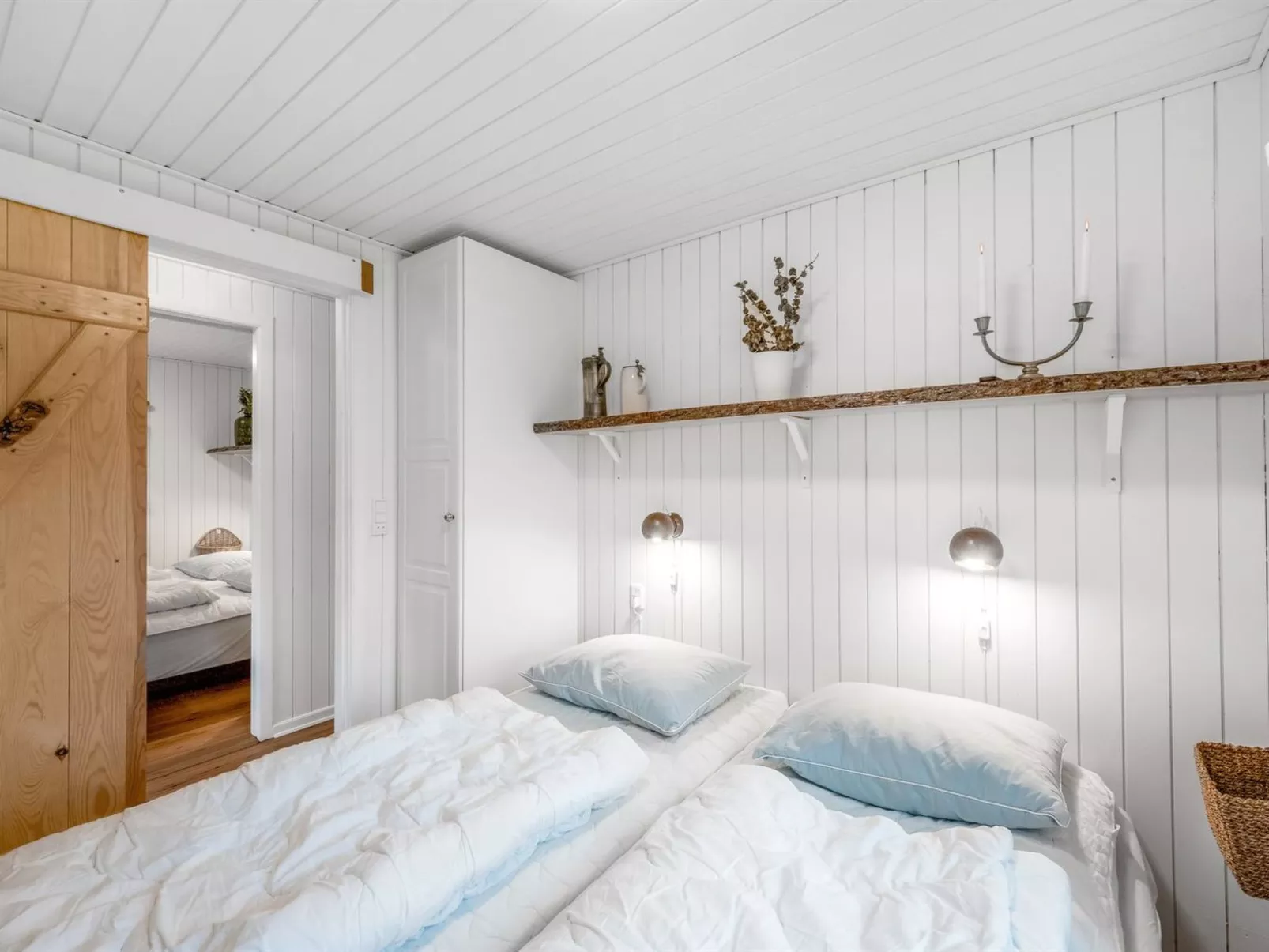 "Anu" - 2km to the fjord - Inside