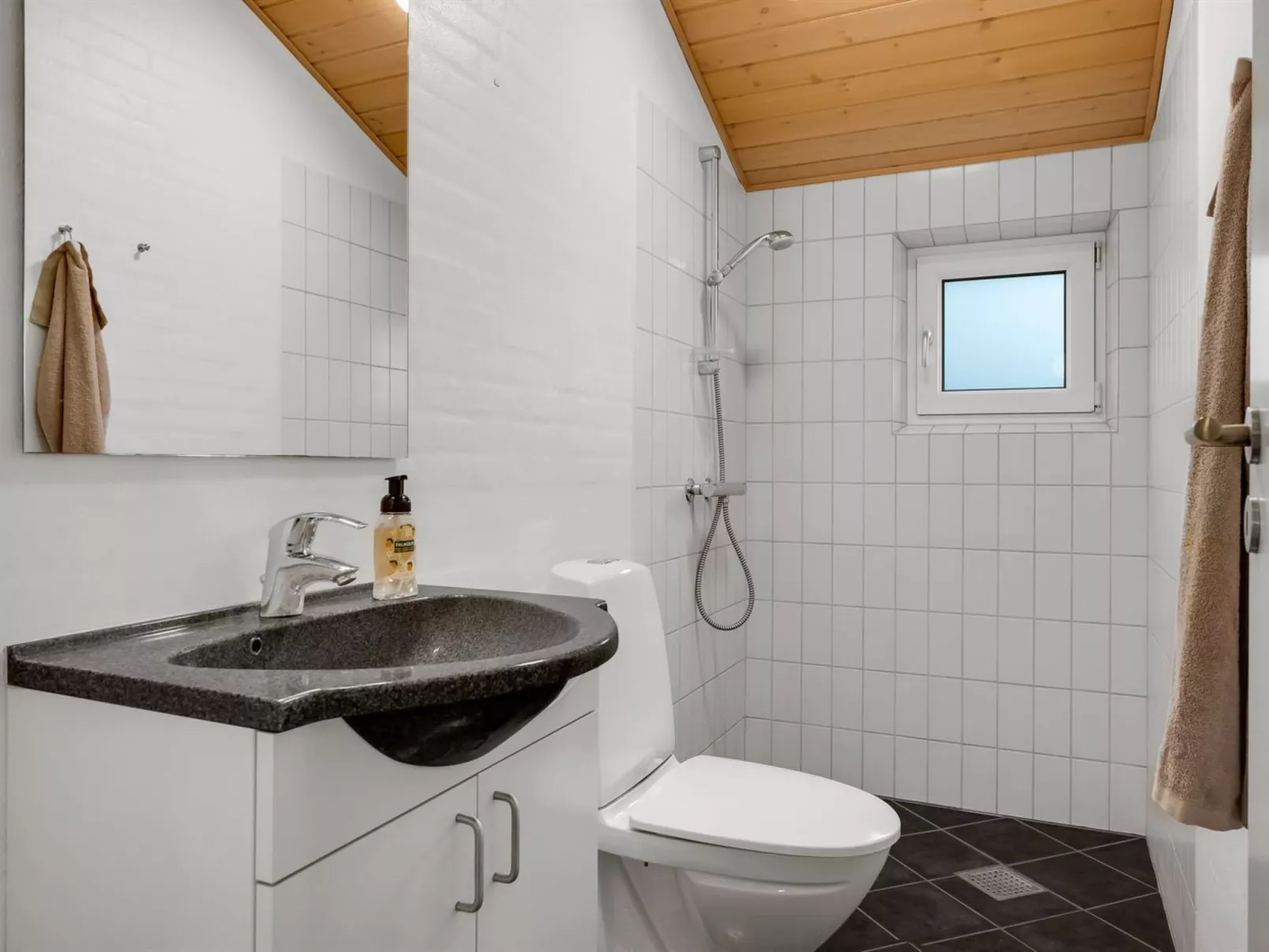 "Erikka" - 40km from the sea - Inside