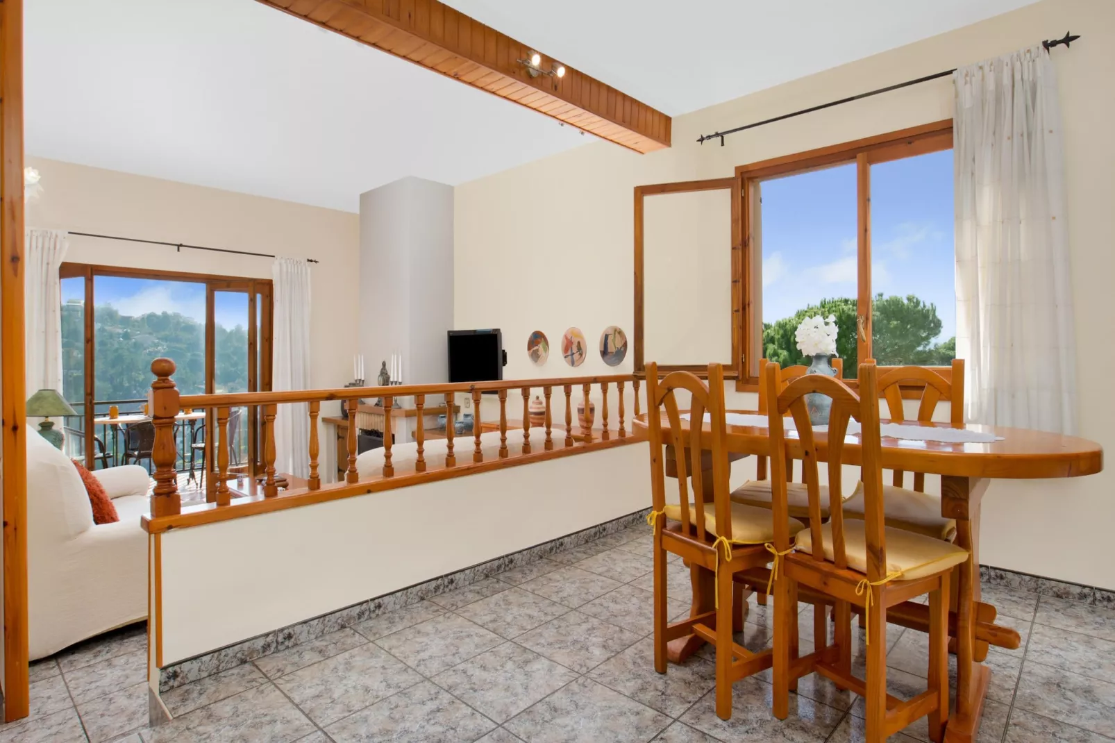 Sophie - Dining room