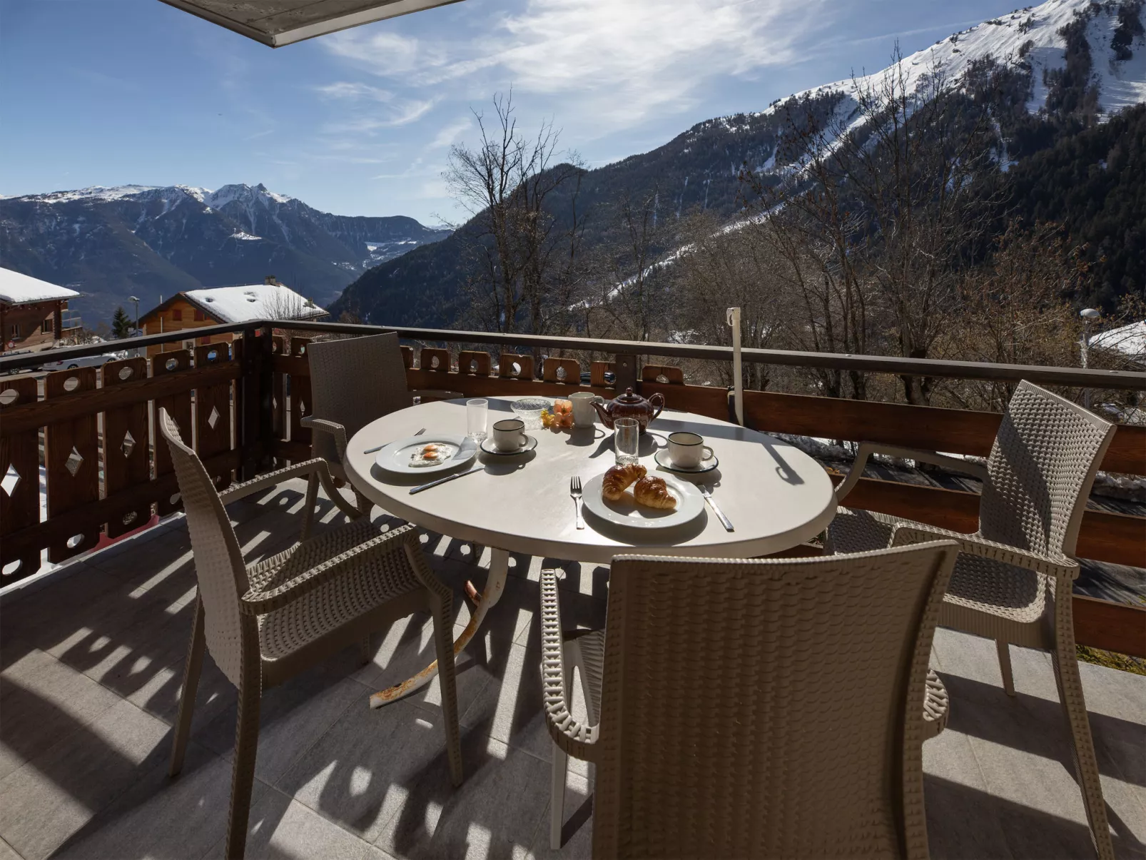 Tourbillon B 27 - Outside