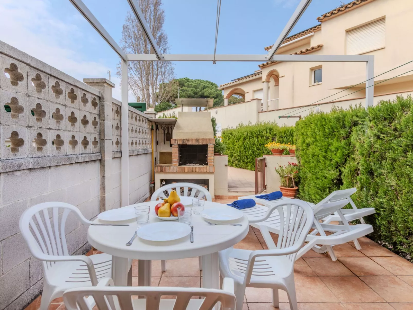 Raco Mas Estel - Outside