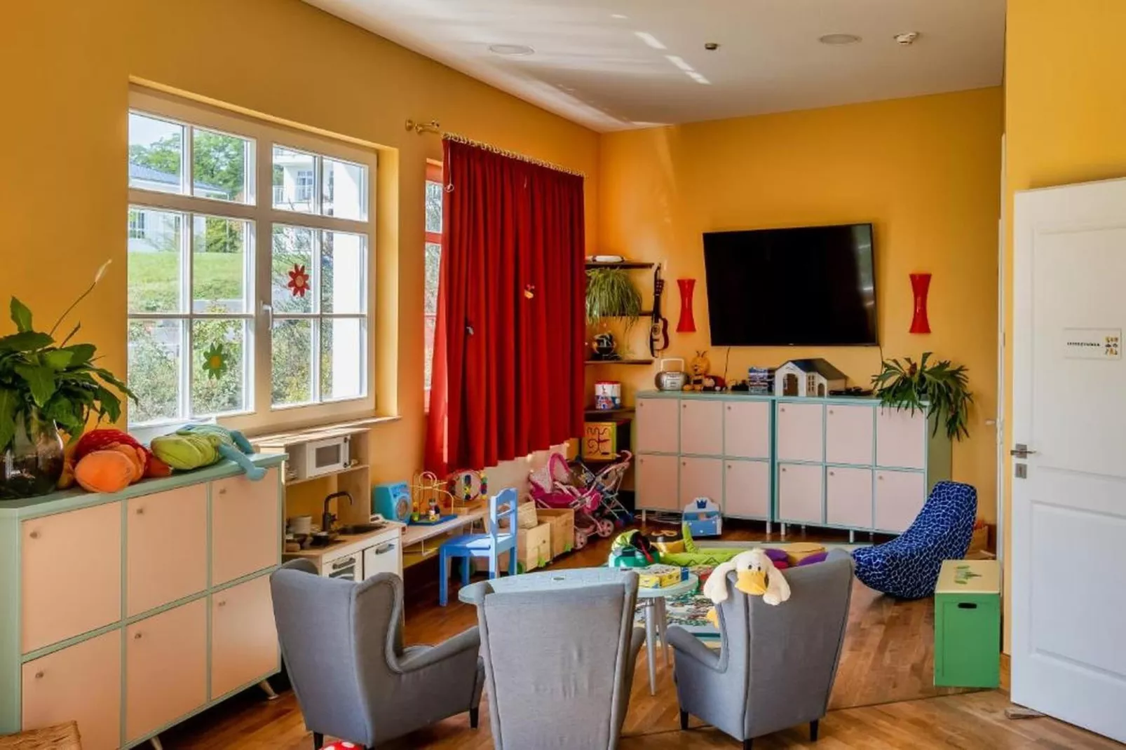 Apartment with Balcony - Image-tags.hotelfacilitiesandservices