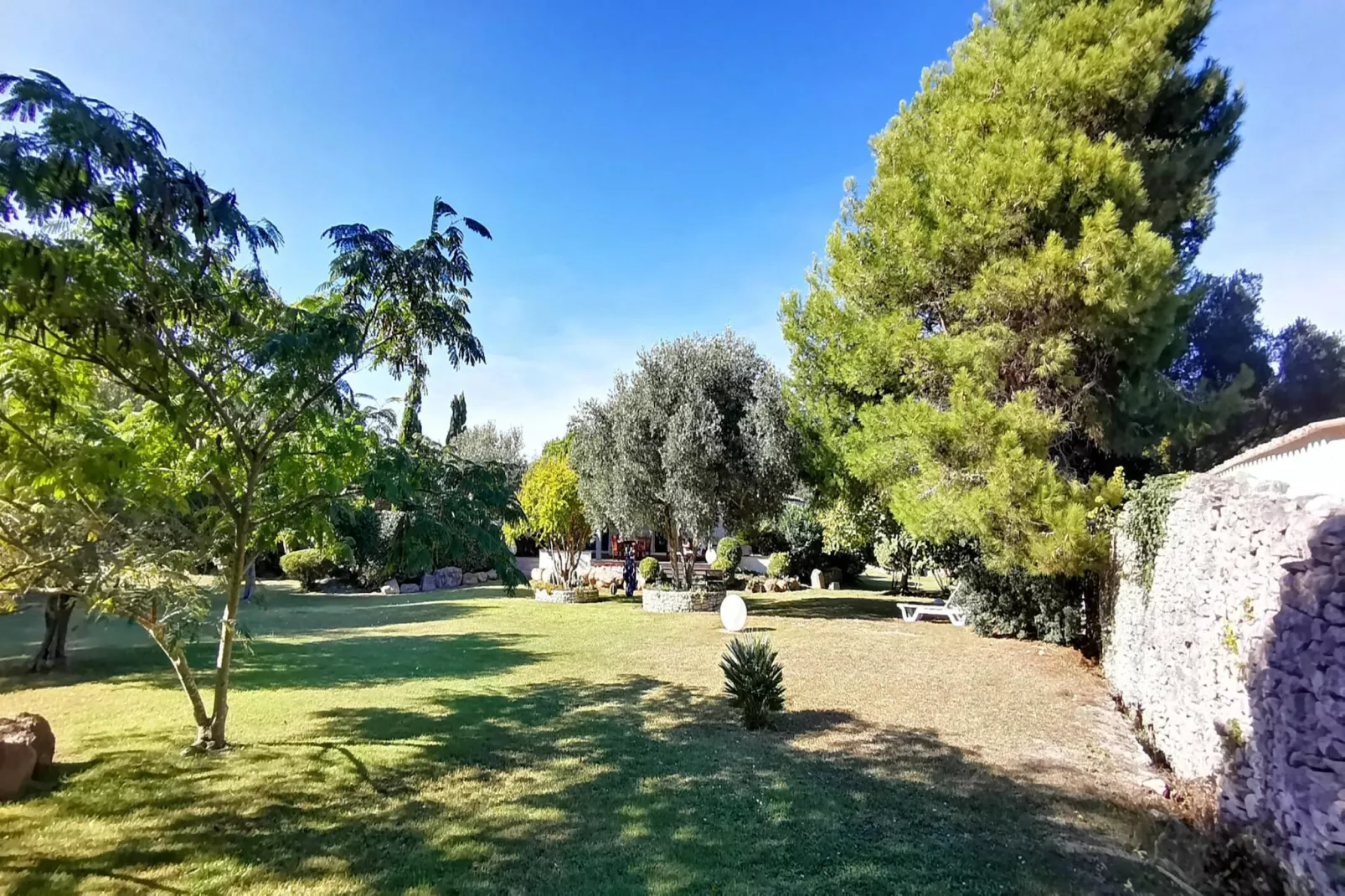 Villa le Lagon pour 4/5 personnes - Gardens in summer