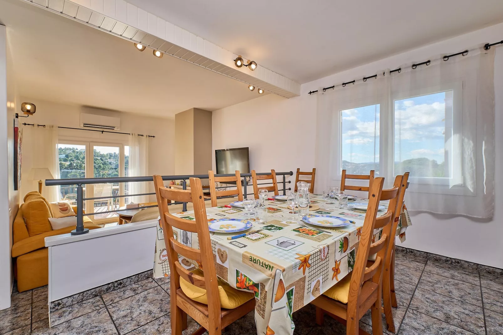 Sophie - Dining room