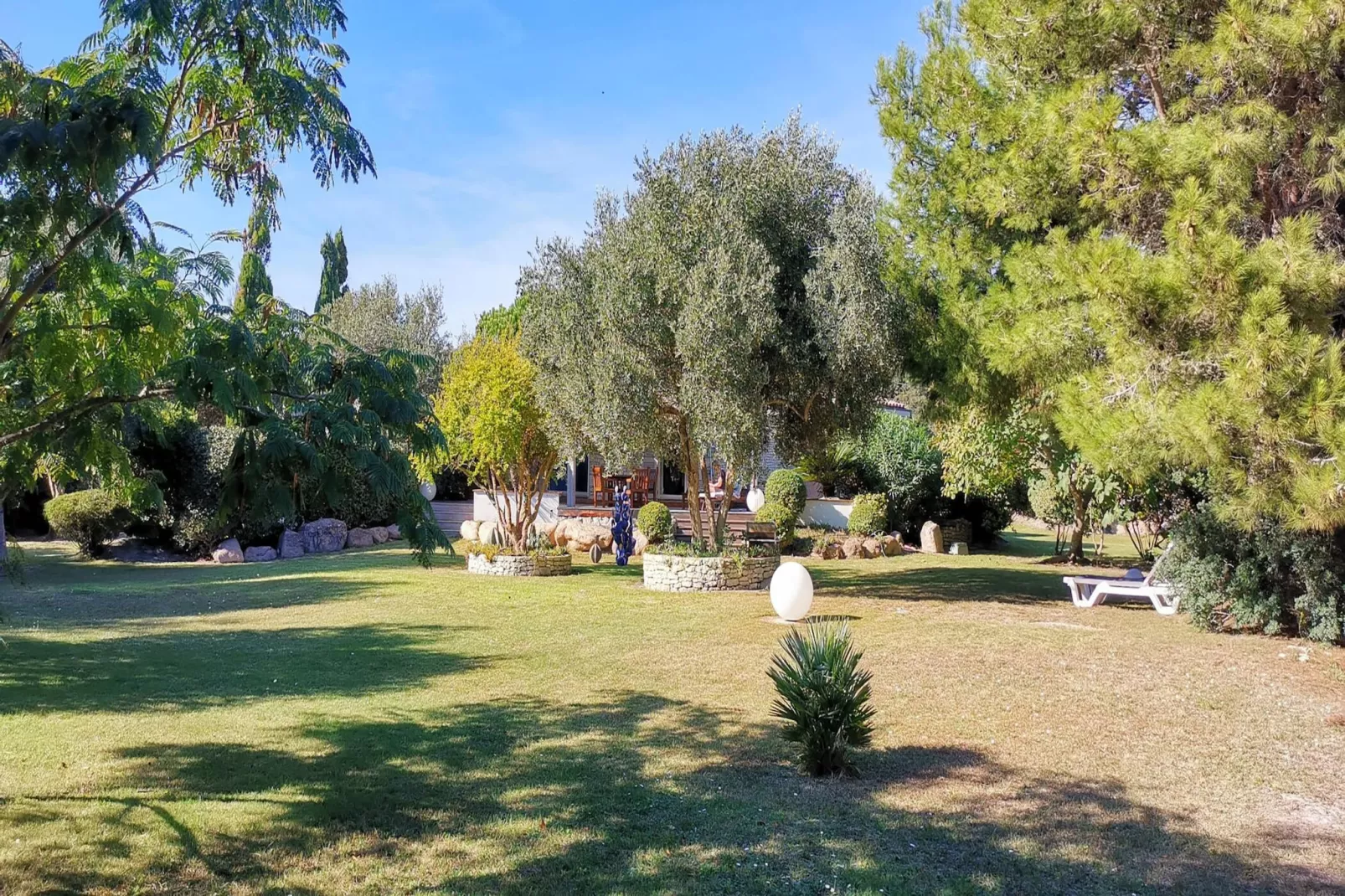 Villa le Lagon pour 4/5 personnes - Gardens in summer