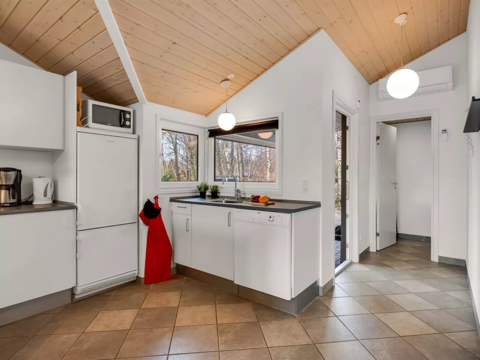 "Erikka" - 40km from the sea - Inside