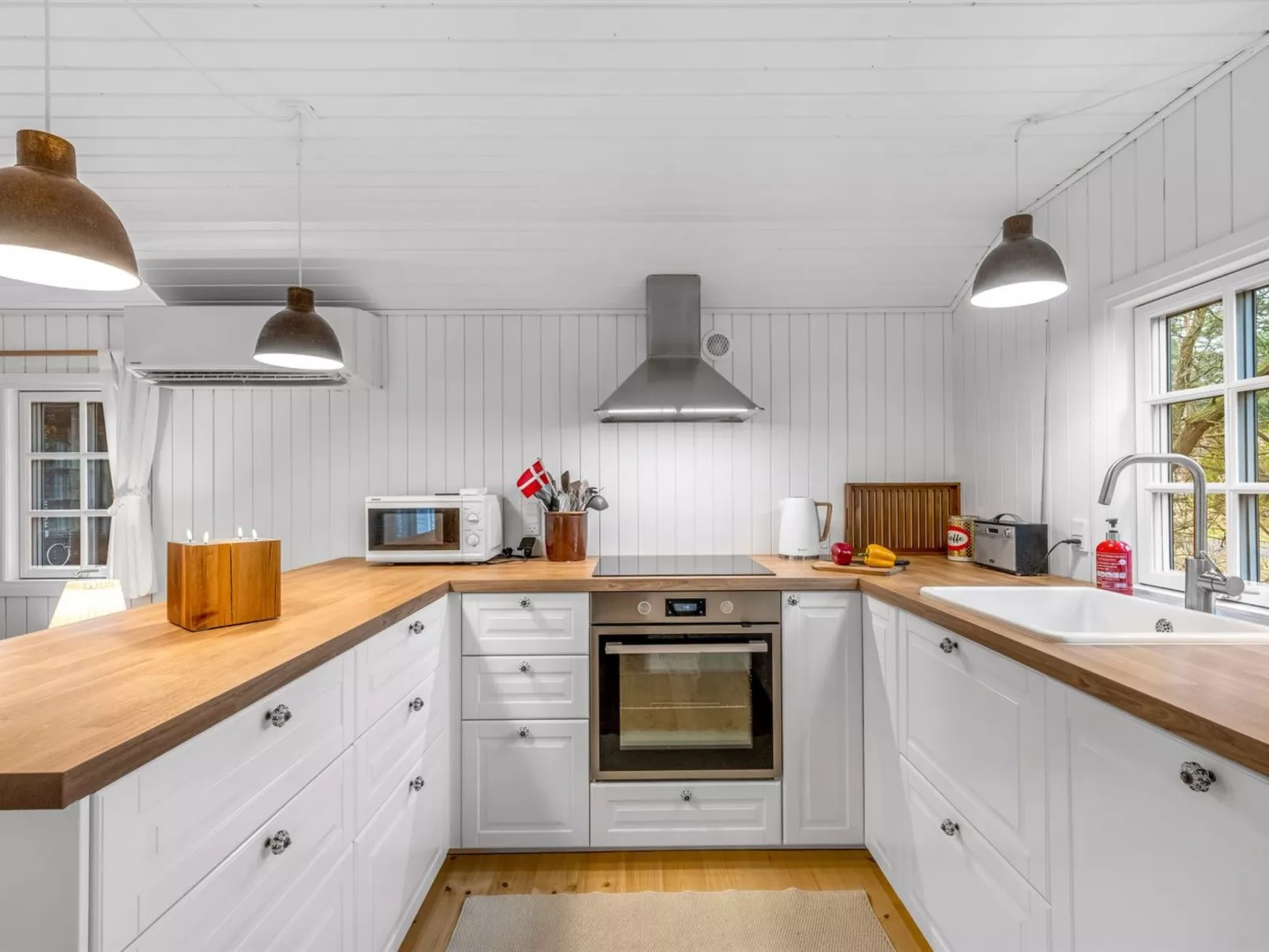 "Anu" - 2km to the fjord - Inside