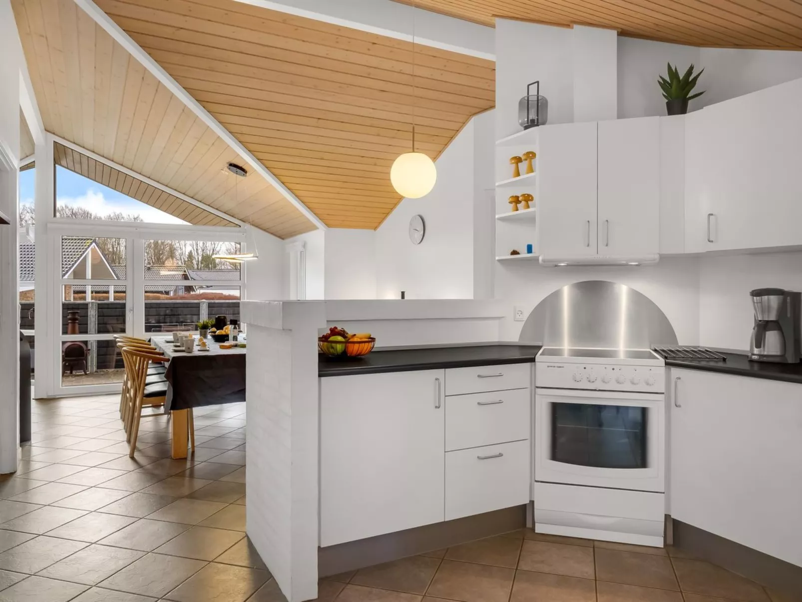 "Erikka" - 40km from the sea - Inside