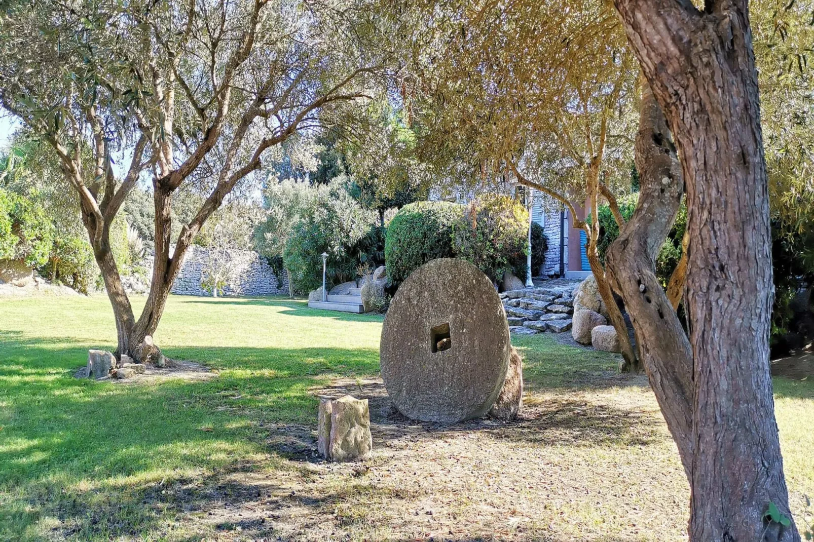 Villa le Lagon pour 4/5 personnes - Gardens in summer