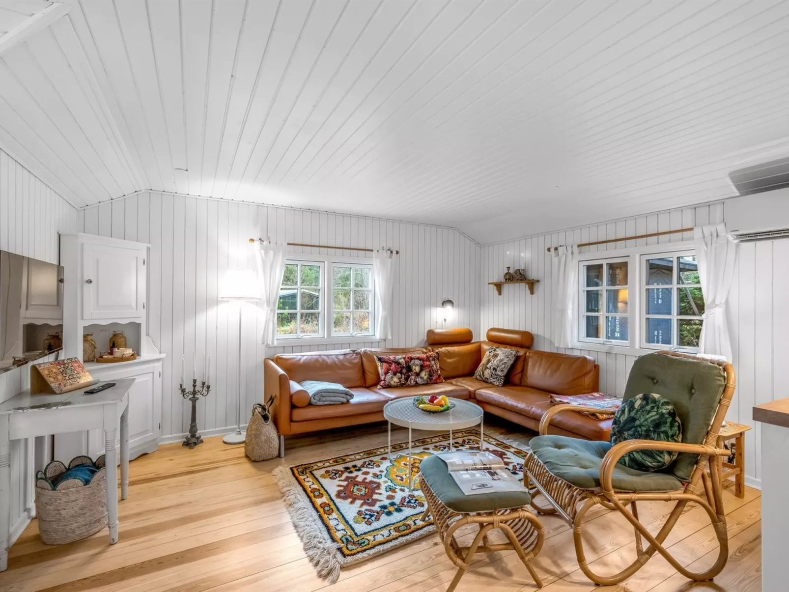 "Anu" - 2km to the fjord - Inside