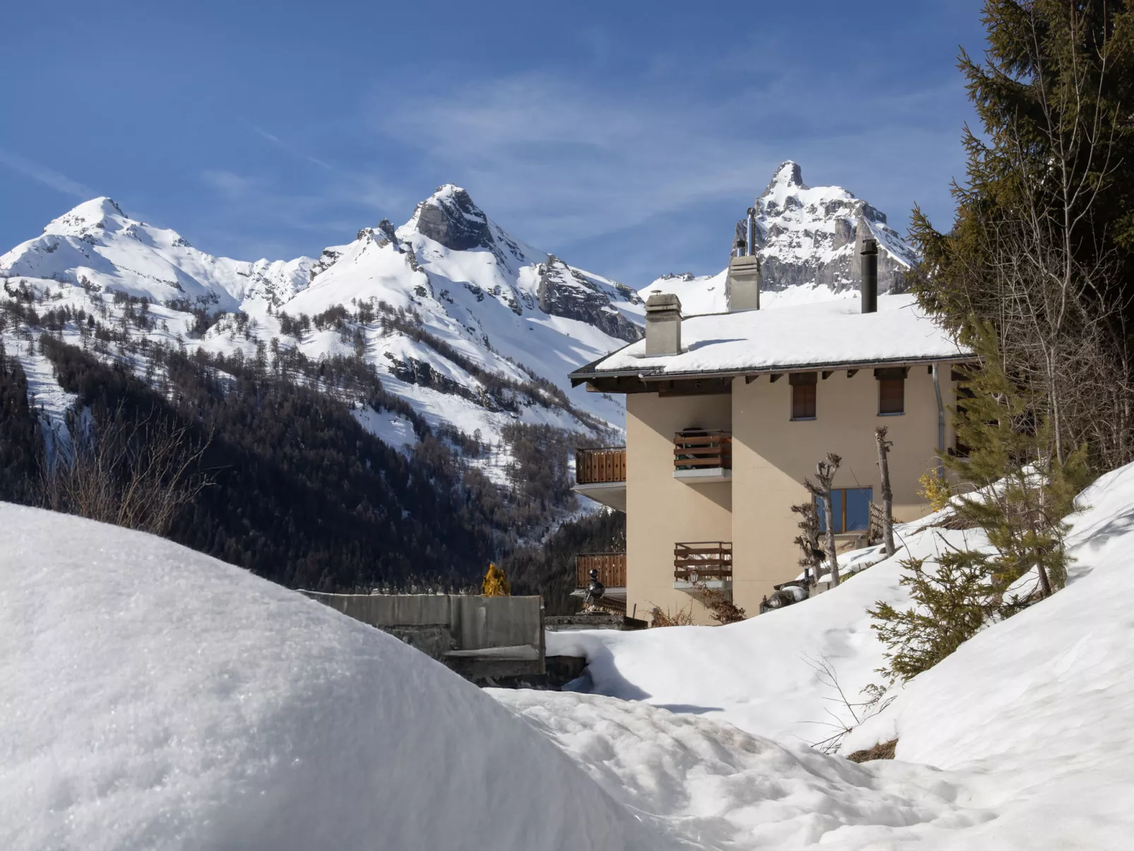 Tourbillon B 27 - Outside