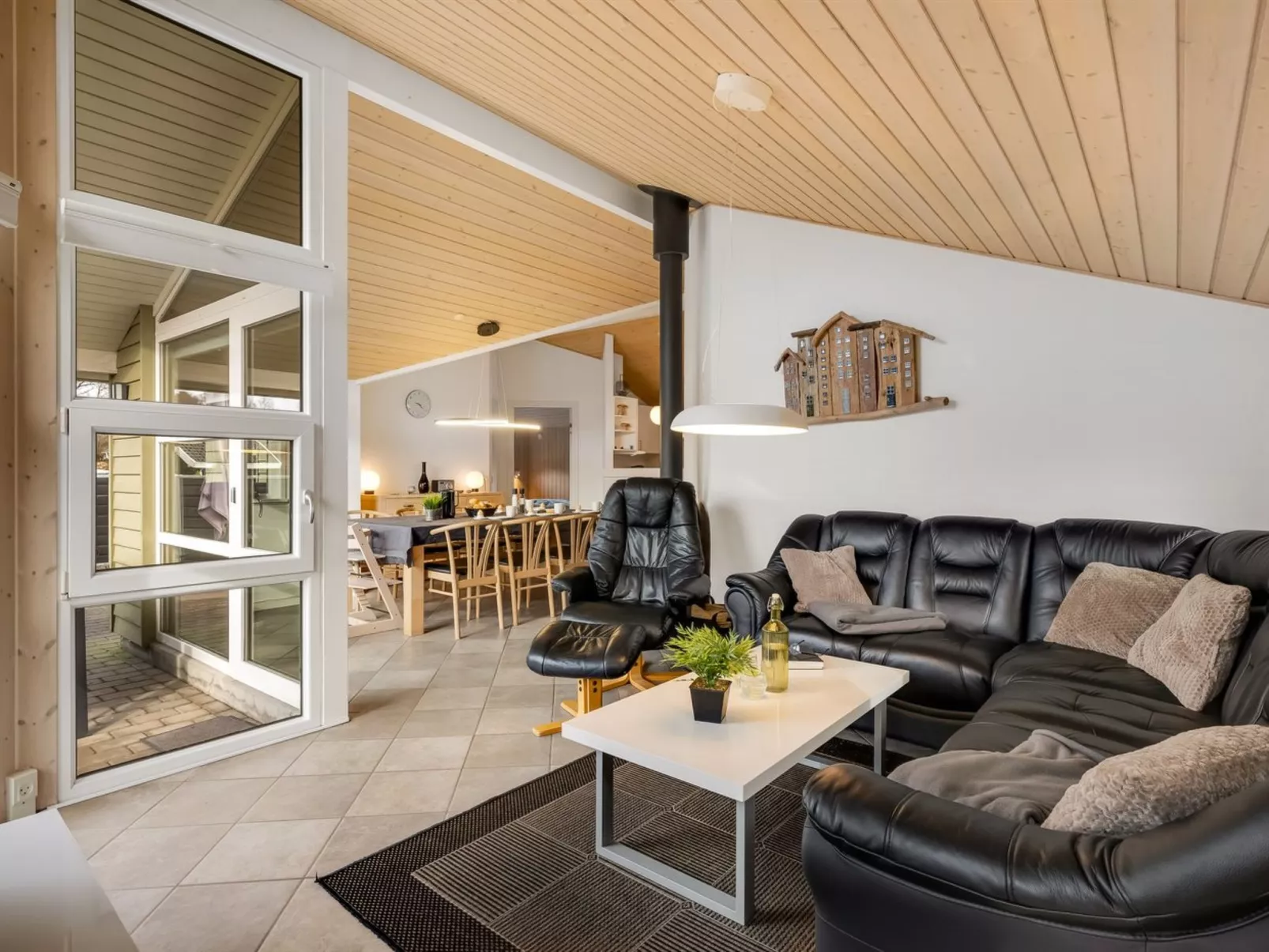 "Erikka" - 40km from the sea - Inside