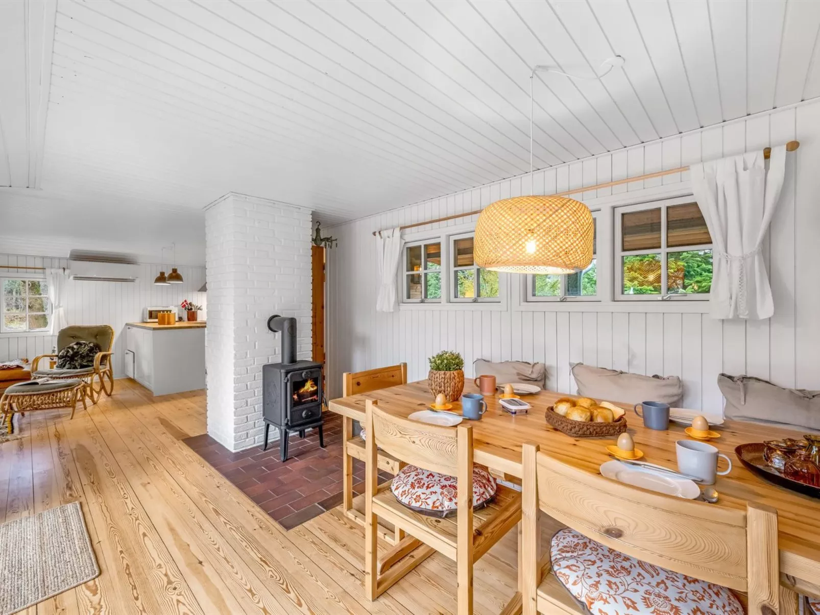 "Anu" - 2km to the fjord - Inside