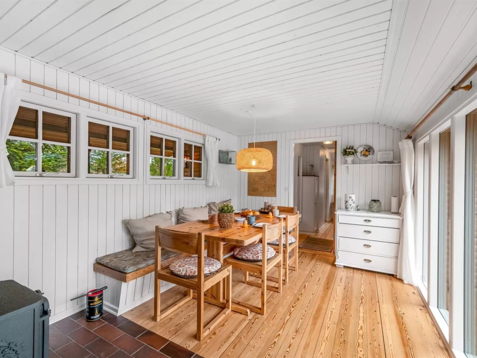 "Anu" - 2km to the fjord - Inside