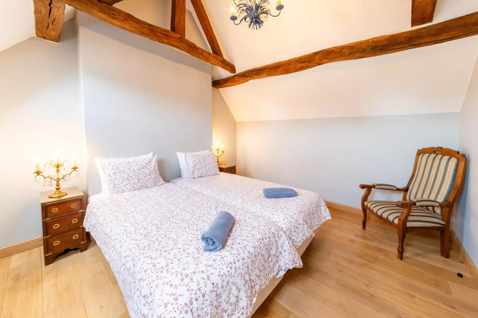 La Cour de Himbe - Exterior in summer