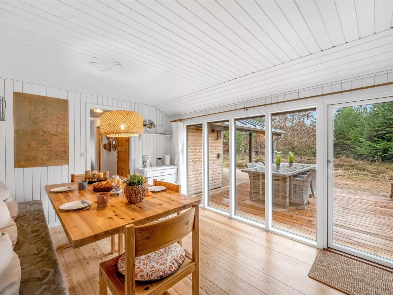 "Anu" - 2km to the fjord - Inside